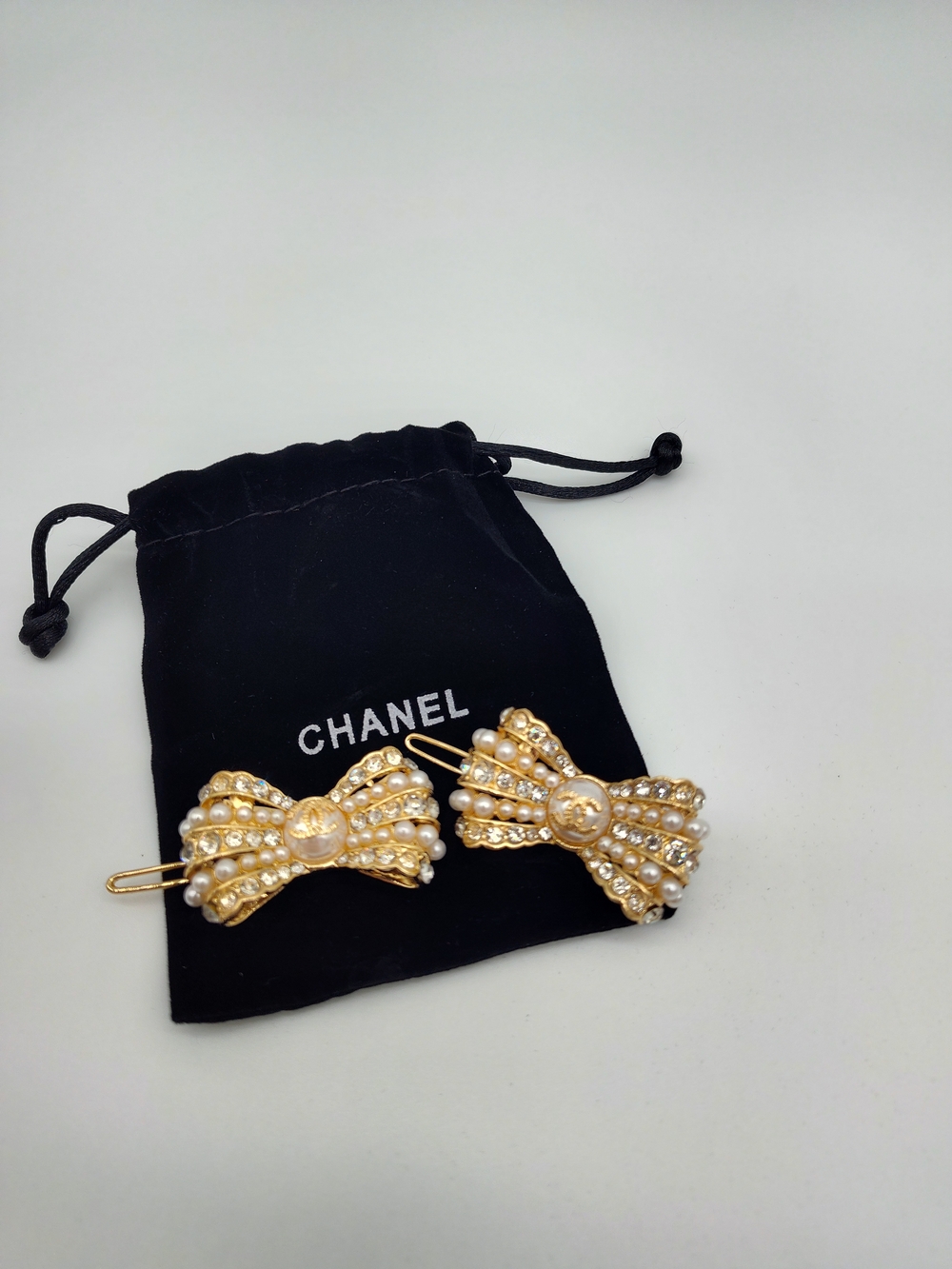 CHANEL CC Pearl Crystal Bow Barrettes Pair Gold Hair Clips 25A France - Picture 3 of 8